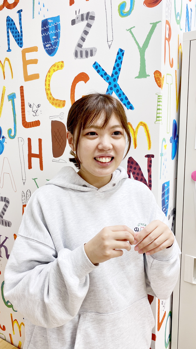 スタッフ女性2